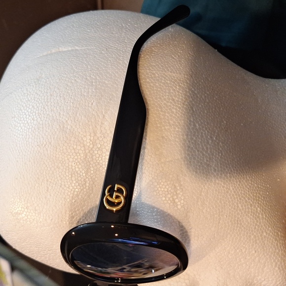 Gucci Sunglasses - Picture 6 of 7